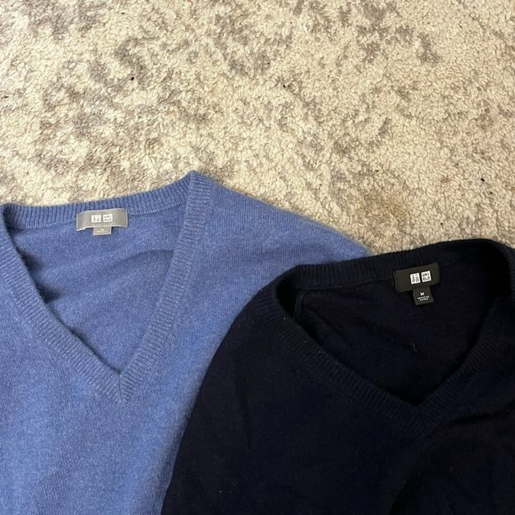 Uniqlo V-neck Cashmere Men's Sweaters (2 - Medium) - Picture 4 of 5